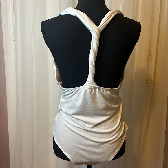 Fashion Nova White Twist Snap Bodysuit EUC - Picture 2 of 5